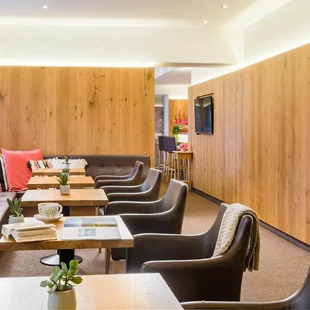 Seehotel Das Jo Portschach am Woerthersee